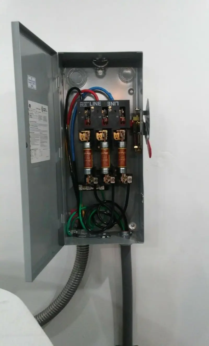 Three-phase disconnect switch installed for Smoke Detector Installation in Jefferson